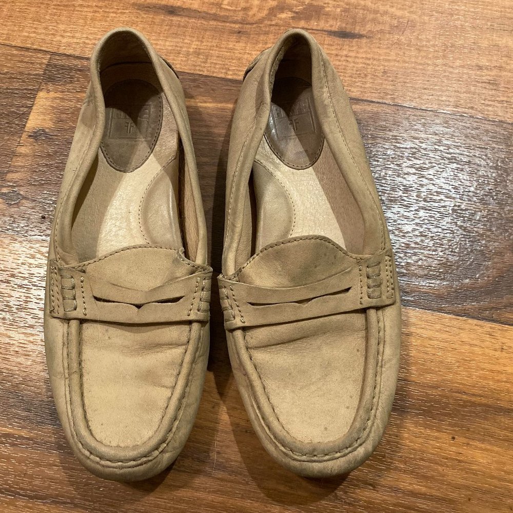 FRYE Cream Leather Loafers